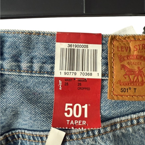 Levi's women's Blue Jeans with Red Floral Accents 28 waist and 26 length NWT - Picture 4 of 5